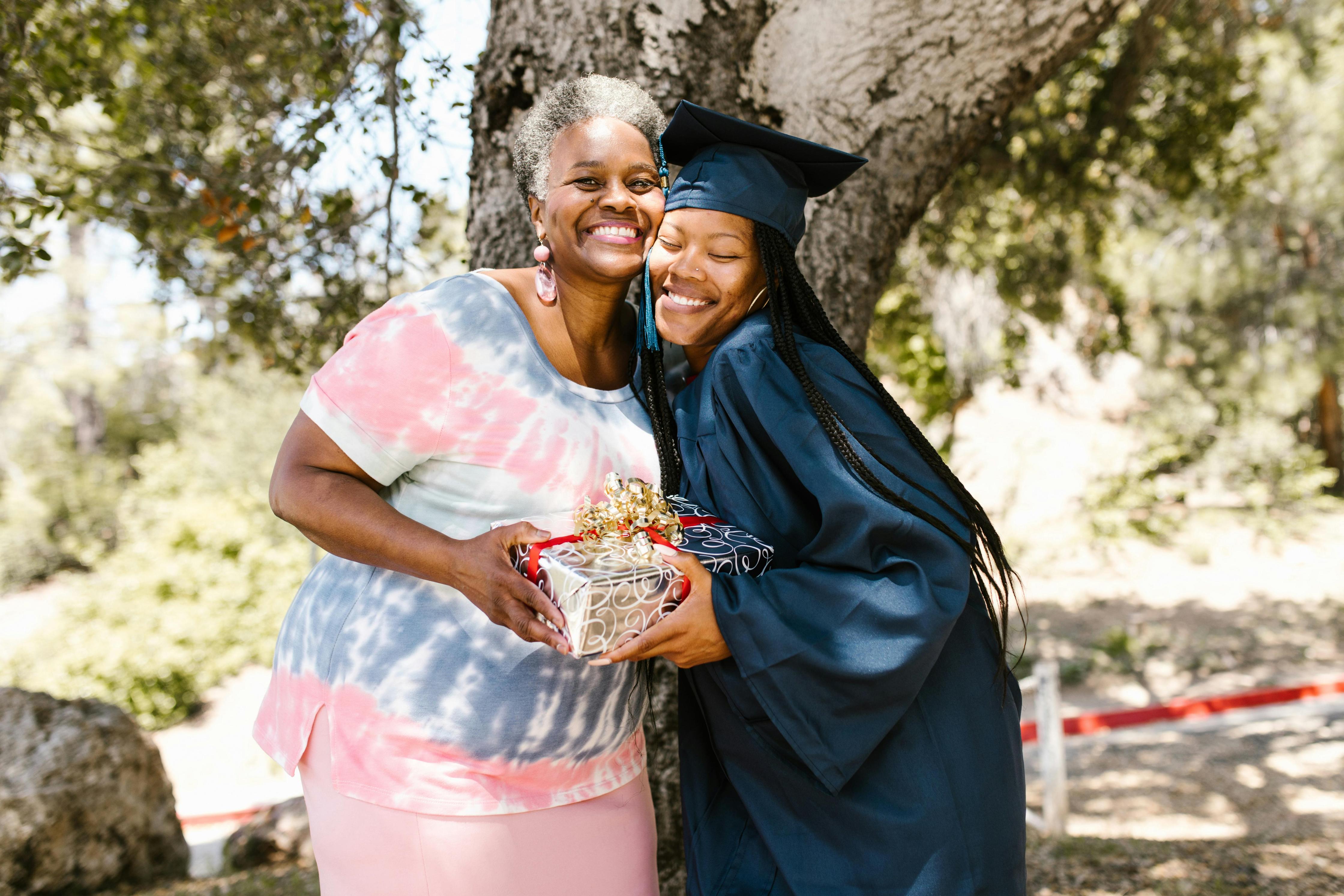 10 College Graduation Jewelry Gift Ideas for 2024 - Blogs - Kiralala.com