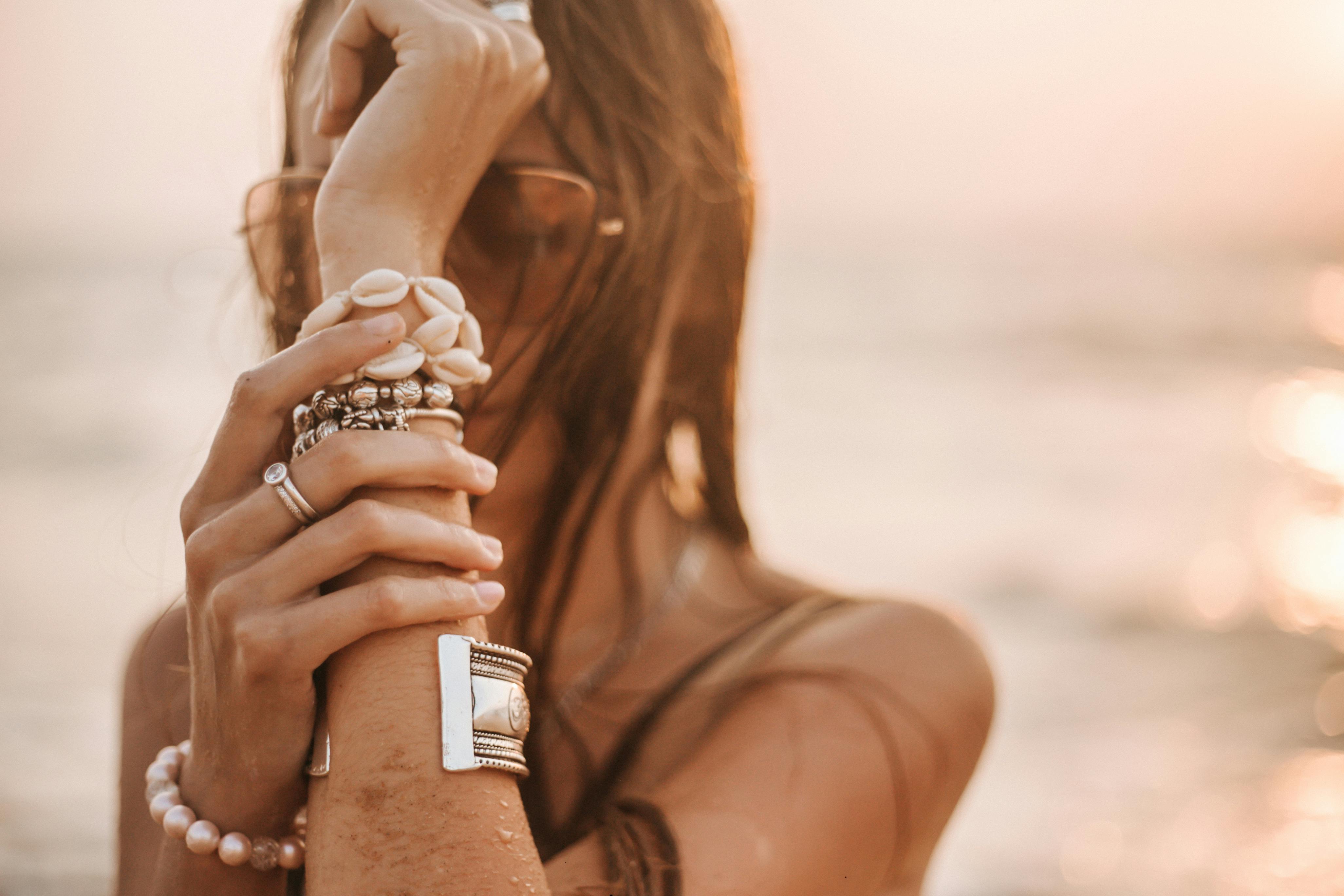 5 Best Layered Bracelet Ideas to Elevate Your Style - Blogs - Kiralala.com