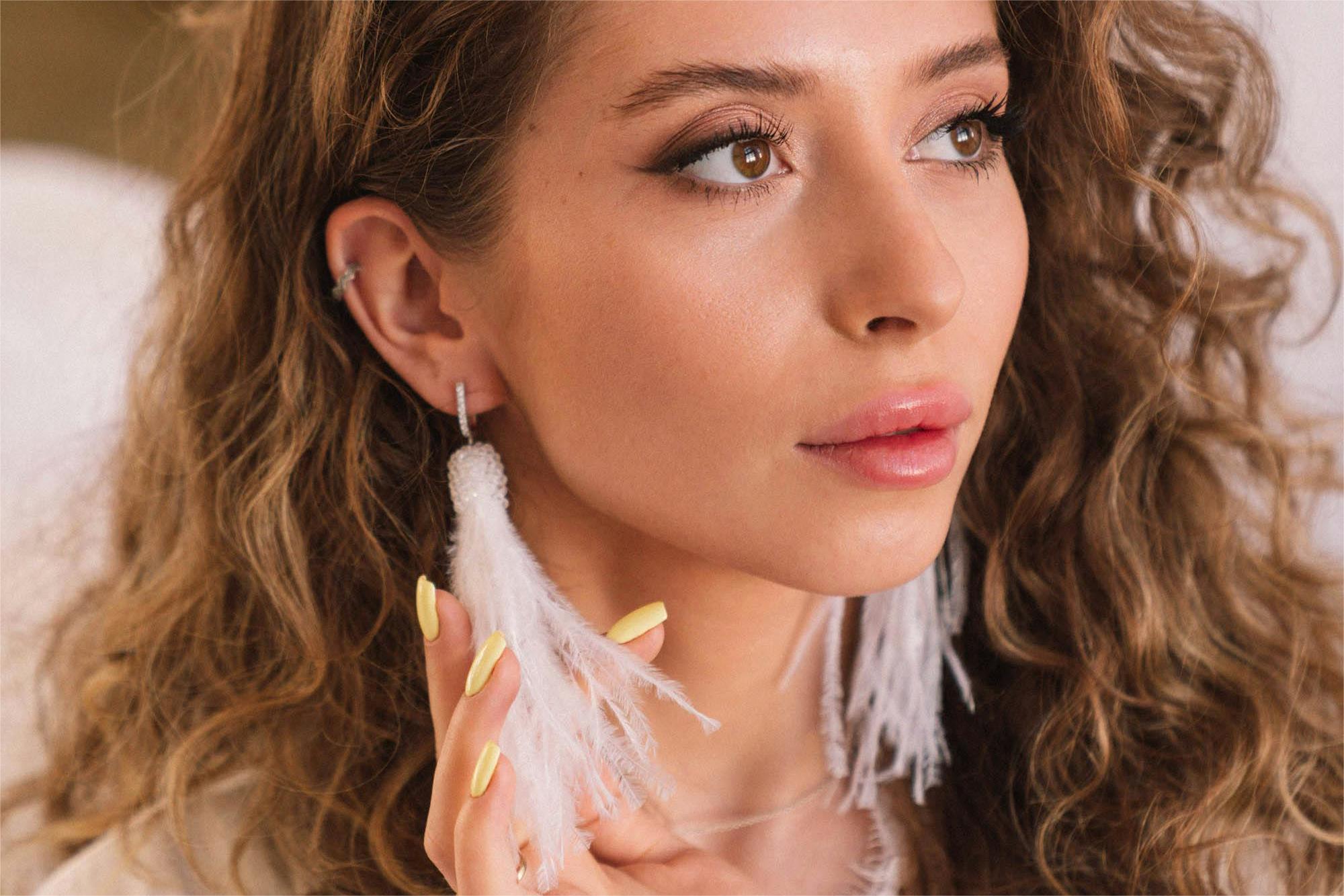 What Are the Differences between Drop and Dangle Earrings - Blogs - Kira LaLa