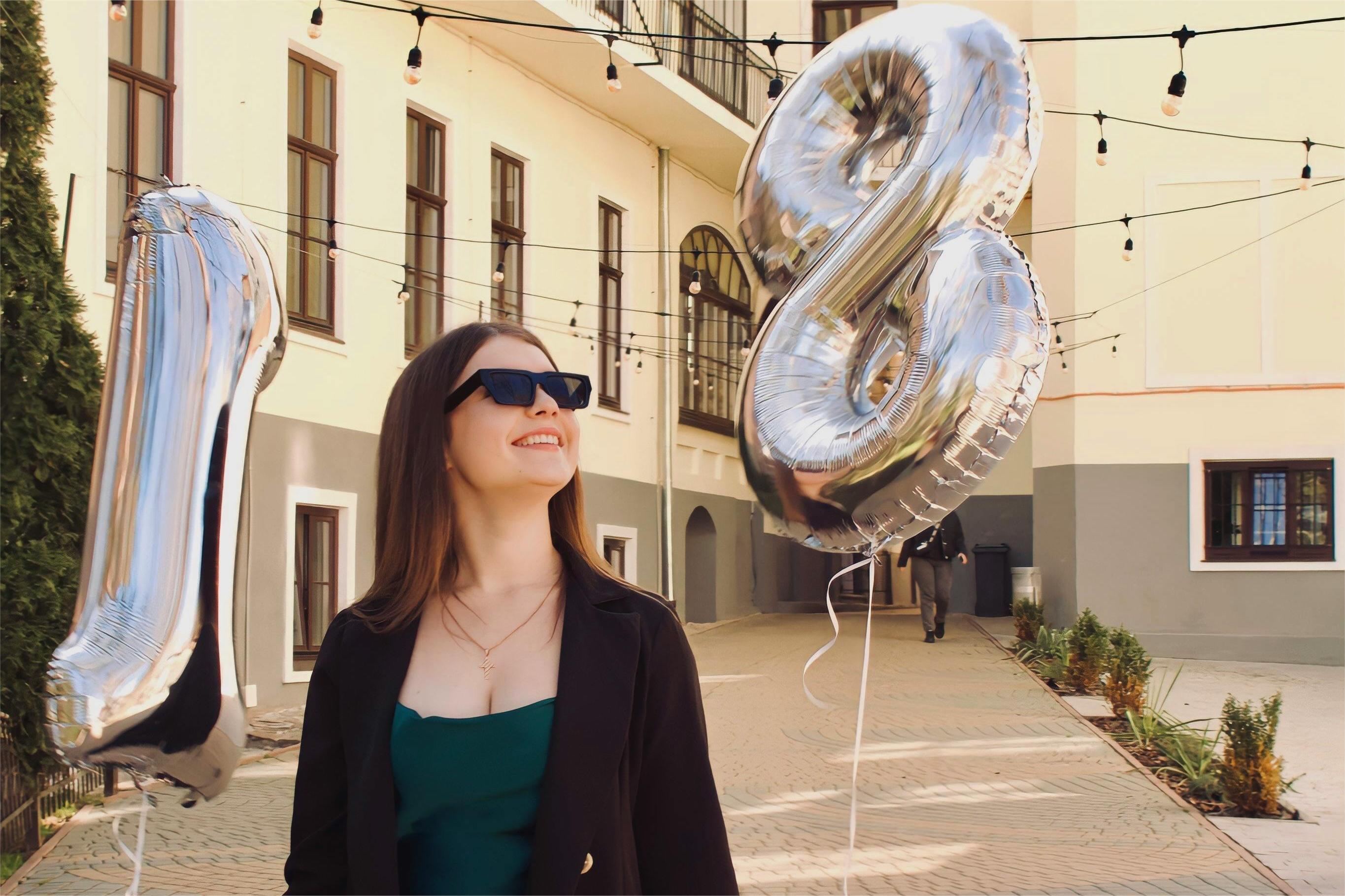 What Should I Give to My Girlfriend on Her 18th Birthday