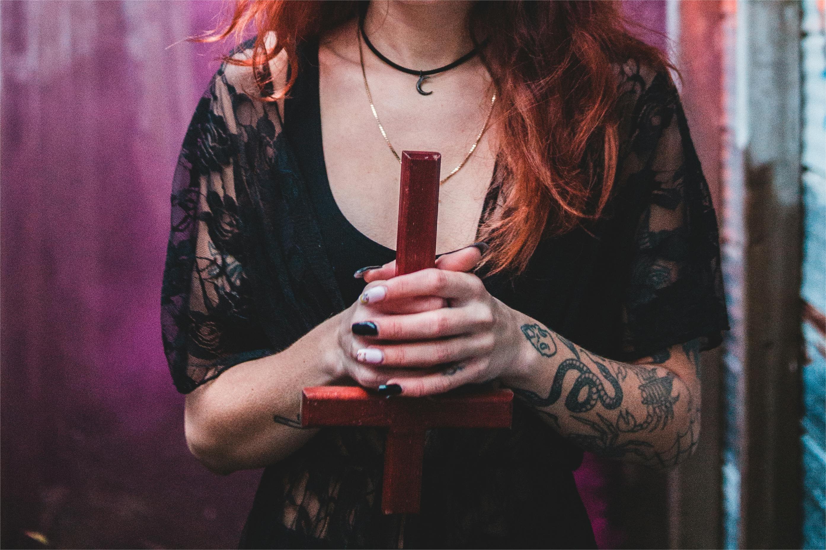 What does an Upside Down Cross Mean - Blog - Kiralala.com
