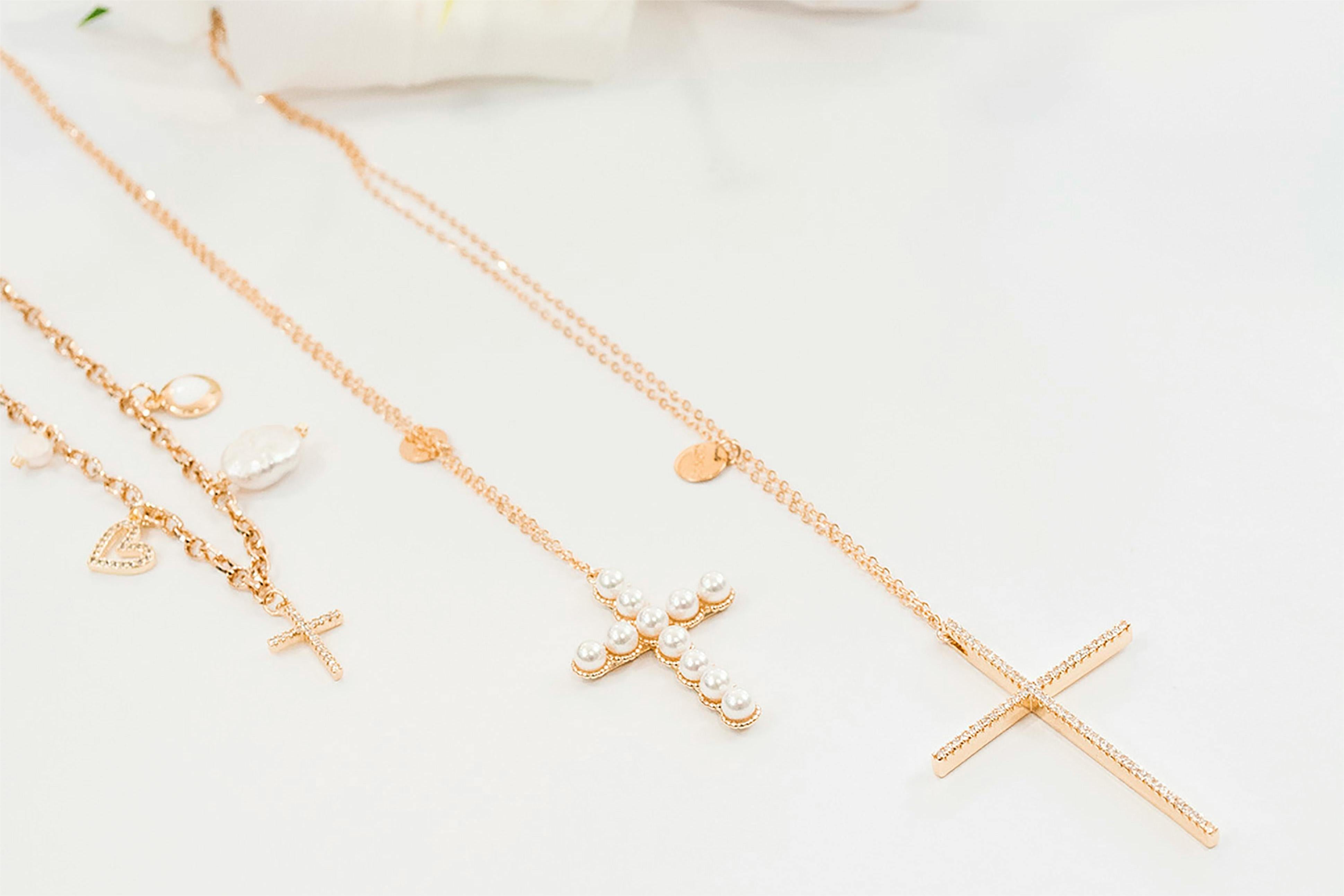 What is the Best Cross Necklace for Women - Blogs - Kiralala.com